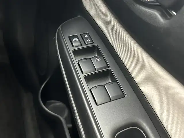 日産 ノート X FOUR 道央・札幌 2018(平30)年 4.6万km ブリリアントホワイトパール ・ワンオーナー/・４WD/・寒冷地仕様/・社外ナビ/　CD/DVD/SD/BT/フルセグ/・バックカメラ/・エマージェンシーブレーキ/・レーンキープアシスト/・クリアランスソナー/・横滑り防止/・LEDヘッドライト/・オートライト/・プッシュスタート/・スマートキー/・純正フロアマット/・ドアバイザー