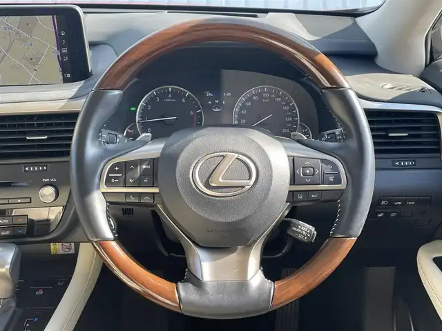 レクサス ＲＸ 300 バージョンL 滋賀県 2019(令1)年 2.9万km レッドマイカクリスタルシャイン 純正12.3型ナビ/・Bluetooth/フルセグ/・CD/DVD/パノラミックビューモニター/パノラマルーフ/ウッドコンビステアリング/ステアリングヒーター/パドルシフト/ETC2.0/前後ドライブレコーダー/レーダークルーズコントロール/リｋチクリームレザーシート/全席パワーシート/全席シートヒーター/前席シートベンチレーション/パワーバックドア/三眼LEDヘッドライト/フォグライト/オートハイビーム/レクサスセーフティシステムプラス/・レーントレーシングアシスト/・プリクラッシュセーフティ/・ブラインドスポットモニター/・ヘッドアップディスプレイ/・パーキングサポートブレーキ/・ロードサインアシスト/スマートキー
