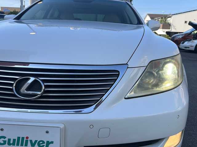 レクサス ＬＳ 460 Iパッケージ 宮崎県 2006(平18)年 13.6万km ホワイトパールクリスタルシャイン 純正ＨＤＤナビ(ＢＴ　ＣＤ　ＨＤＤ　テレビ使用不可)/パワーシートＤＮ席/シートヒーターＤＮ席/ハンドルヒーター/バッグカメラ/クルーズコントロール/オートライト/ＥＴＣ/電動サンシェード/レザーシート/純正アルミホイール/純正フロアマット/リモコンキー/スペアキー