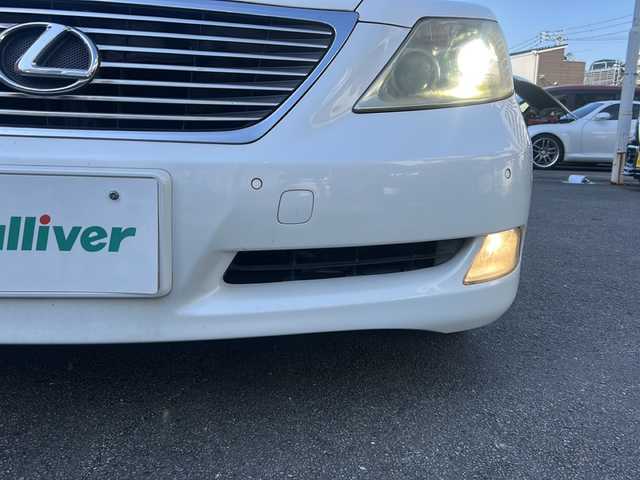 レクサス ＬＳ 460 Iパッケージ 宮崎県 2006(平18)年 13.6万km ホワイトパールクリスタルシャイン 純正ＨＤＤナビ(ＢＴ　ＣＤ　ＨＤＤ　テレビ使用不可)/パワーシートＤＮ席/シートヒーターＤＮ席/ハンドルヒーター/バッグカメラ/クルーズコントロール/オートライト/ＥＴＣ/電動サンシェード/レザーシート/純正アルミホイール/純正フロアマット/リモコンキー/スペアキー