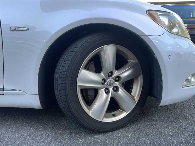 レクサス ＬＳ 460 Iパッケージ 宮崎県 2006(平18)年 13.6万km ホワイトパールクリスタルシャイン 純正ＨＤＤナビ(ＢＴ　ＣＤ　ＨＤＤ　テレビ使用不可)/パワーシートＤＮ席/シートヒーターＤＮ席/ハンドルヒーター/バッグカメラ/クルーズコントロール/オートライト/ＥＴＣ/電動サンシェード/レザーシート/純正アルミホイール/純正フロアマット/リモコンキー/スペアキー