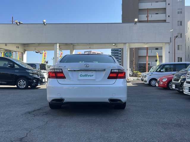 レクサス ＬＳ 460 Iパッケージ 宮崎県 2006(平18)年 13.6万km ホワイトパールクリスタルシャイン 純正ＨＤＤナビ(ＢＴ　ＣＤ　ＨＤＤ　テレビ使用不可)/パワーシートＤＮ席/シートヒーターＤＮ席/ハンドルヒーター/バッグカメラ/クルーズコントロール/オートライト/ＥＴＣ/電動サンシェード/レザーシート/純正アルミホイール/純正フロアマット/リモコンキー/スペアキー