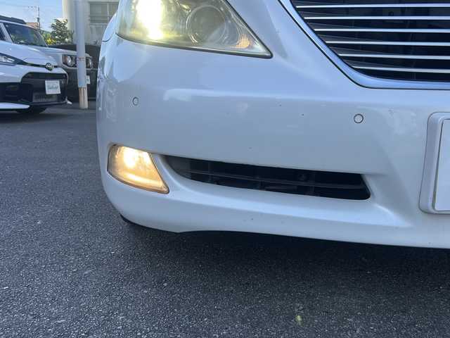 レクサス ＬＳ 460 Iパッケージ 宮崎県 2006(平18)年 13.6万km ホワイトパールクリスタルシャイン 純正ＨＤＤナビ(ＢＴ　ＣＤ　ＨＤＤ　テレビ使用不可)/パワーシートＤＮ席/シートヒーターＤＮ席/ハンドルヒーター/バッグカメラ/クルーズコントロール/オートライト/ＥＴＣ/電動サンシェード/レザーシート/純正アルミホイール/純正フロアマット/リモコンキー/スペアキー