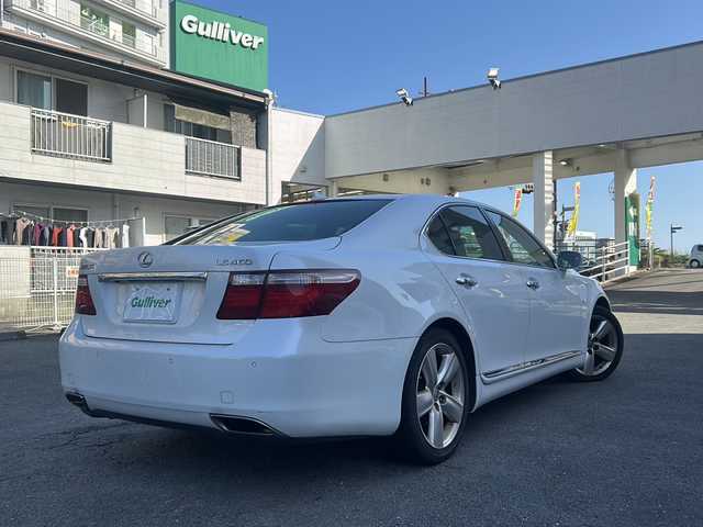 レクサス ＬＳ 460 Iパッケージ 宮崎県 2006(平18)年 13.6万km ホワイトパールクリスタルシャイン 純正ＨＤＤナビ(ＢＴ　ＣＤ　ＨＤＤ　テレビ使用不可)/パワーシートＤＮ席/シートヒーターＤＮ席/ハンドルヒーター/バッグカメラ/クルーズコントロール/オートライト/ＥＴＣ/電動サンシェード/レザーシート/純正アルミホイール/純正フロアマット/リモコンキー/スペアキー