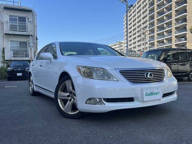 レクサス ＬＳ 460 Iパッケージ 宮崎県 2006(平18)年 13.6万km ホワイトパールクリスタルシャイン 純正ＨＤＤナビ(ＢＴ　ＣＤ　ＨＤＤ　テレビ使用不可)/パワーシートＤＮ席/シートヒーターＤＮ席/ハンドルヒーター/バッグカメラ/クルーズコントロール/オートライト/ＥＴＣ/電動サンシェード/レザーシート/純正アルミホイール/純正フロアマット/リモコンキー/スペアキー