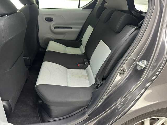 トヨタ アクア S 兵庫県 2013(平25)年 8.2万km グレーメタリック ・純正ＳＤナビ　（NSCP-W62）/（Ｂｌｕｅｔｏｏｔｈ　ワンセグ　ＣＤ　ＳＤ）/・社外前後ドライブレコーダー/・ＥＴＣ/・純正１５インチAW/・純正フロアマット/・電動格納ミラー/・リモコンキー/・ハロゲンライト/・ドアバイザー