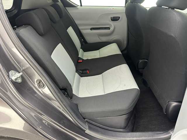 トヨタ アクア S 兵庫県 2013(平25)年 8.2万km グレーメタリック ・純正ＳＤナビ　（NSCP-W62）/（Ｂｌｕｅｔｏｏｔｈ　ワンセグ　ＣＤ　ＳＤ）/・社外前後ドライブレコーダー/・ＥＴＣ/・純正１５インチAW/・純正フロアマット/・電動格納ミラー/・リモコンキー/・ハロゲンライト/・ドアバイザー