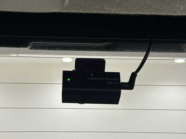 トヨタ アクア S 兵庫県 2013(平25)年 8.2万km グレーメタリック ・純正ＳＤナビ　（NSCP-W62）/（Ｂｌｕｅｔｏｏｔｈ　ワンセグ　ＣＤ　ＳＤ）/・社外前後ドライブレコーダー/・ＥＴＣ/・純正１５インチAW/・純正フロアマット/・電動格納ミラー/・リモコンキー/・ハロゲンライト/・ドアバイザー