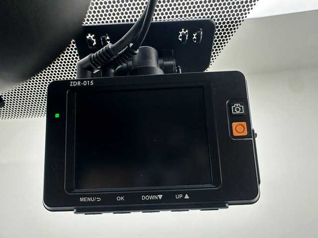 トヨタ アクア S 兵庫県 2013(平25)年 8.2万km グレーメタリック ・純正ＳＤナビ　（NSCP-W62）/（Ｂｌｕｅｔｏｏｔｈ　ワンセグ　ＣＤ　ＳＤ）/・社外前後ドライブレコーダー/・ＥＴＣ/・純正１５インチAW/・純正フロアマット/・電動格納ミラー/・リモコンキー/・ハロゲンライト/・ドアバイザー