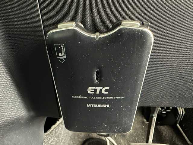 トヨタ アクア S 兵庫県 2013(平25)年 8.2万km グレーメタリック ・純正ＳＤナビ　（NSCP-W62）/（Ｂｌｕｅｔｏｏｔｈ　ワンセグ　ＣＤ　ＳＤ）/・社外前後ドライブレコーダー/・ＥＴＣ/・純正１５インチAW/・純正フロアマット/・電動格納ミラー/・リモコンキー/・ハロゲンライト/・ドアバイザー