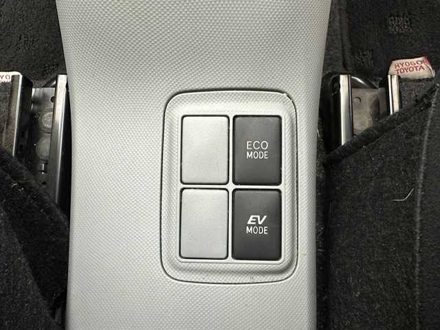 トヨタ アクア S 兵庫県 2013(平25)年 8.2万km グレーメタリック ・純正ＳＤナビ　（NSCP-W62）/（Ｂｌｕｅｔｏｏｔｈ　ワンセグ　ＣＤ　ＳＤ）/・社外前後ドライブレコーダー/・ＥＴＣ/・純正１５インチAW/・純正フロアマット/・電動格納ミラー/・リモコンキー/・ハロゲンライト/・ドアバイザー