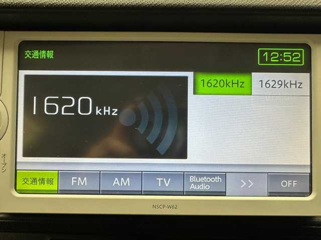 トヨタ アクア S 兵庫県 2013(平25)年 8.2万km グレーメタリック ・純正ＳＤナビ　（NSCP-W62）/（Ｂｌｕｅｔｏｏｔｈ　ワンセグ　ＣＤ　ＳＤ）/・社外前後ドライブレコーダー/・ＥＴＣ/・純正１５インチAW/・純正フロアマット/・電動格納ミラー/・リモコンキー/・ハロゲンライト/・ドアバイザー