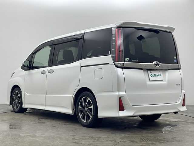 トヨタ ノア Si ダブルバイビー 秋田県 2019(平31)年 6.4万km ホワイトパールクリスタルシャイン 4WD/純正SDナビ　/フルセグTV/CD/DVD/Bluetooth/フリップダウンモニター　/両側パワースライドドア　/バックカメラ　/クルーズコントロール　/レーンキープアシスト/衝突被害軽減ブレーキ　/ビルトインＥＴＣ　/前後ドライブレコーダー/ＬＥＤヘッドライト　/フォグ/サンシェード/スペアキー/プッシュスタート/オートマチックハイビーム/寒冷地仕様