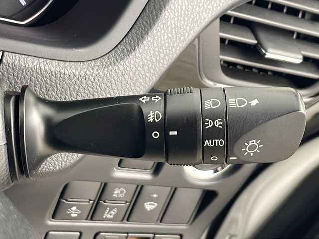 トヨタ ノア Si ダブルバイビー 秋田県 2019(平31)年 6.4万km ホワイトパールクリスタルシャイン 4WD/純正SDナビ　/フルセグTV/CD/DVD/Bluetooth/フリップダウンモニター　/両側パワースライドドア　/バックカメラ　/クルーズコントロール　/レーンキープアシスト/衝突被害軽減ブレーキ　/ビルトインＥＴＣ　/前後ドライブレコーダー/ＬＥＤヘッドライト　/フォグ/サンシェード/スペアキー/プッシュスタート/オートマチックハイビーム/寒冷地仕様