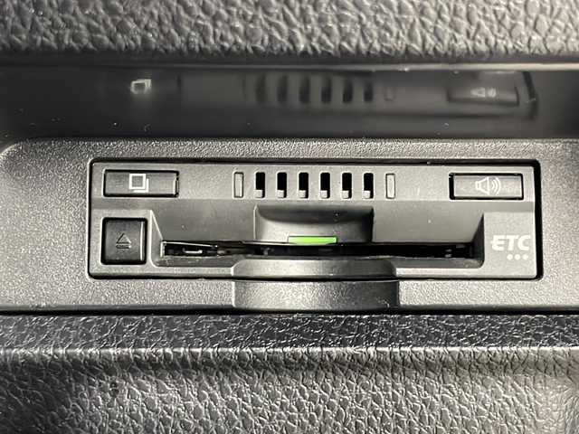 トヨタ ノア Si ダブルバイビー 秋田県 2019(平31)年 6.4万km ホワイトパールクリスタルシャイン 4WD/純正SDナビ　/フルセグTV/CD/DVD/Bluetooth/フリップダウンモニター　/両側パワースライドドア　/バックカメラ　/クルーズコントロール　/レーンキープアシスト/衝突被害軽減ブレーキ　/ビルトインＥＴＣ　/前後ドライブレコーダー/ＬＥＤヘッドライト　/フォグ/サンシェード/スペアキー/プッシュスタート/オートマチックハイビーム/寒冷地仕様