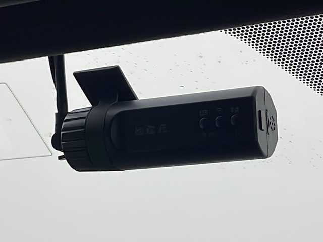 トヨタ ノア Si ダブルバイビー 秋田県 2019(平31)年 6.4万km ホワイトパールクリスタルシャイン 4WD/純正SDナビ　/フルセグTV/CD/DVD/Bluetooth/フリップダウンモニター　/両側パワースライドドア　/バックカメラ　/クルーズコントロール　/レーンキープアシスト/衝突被害軽減ブレーキ　/ビルトインＥＴＣ　/前後ドライブレコーダー/ＬＥＤヘッドライト　/フォグ/サンシェード/スペアキー/プッシュスタート/オートマチックハイビーム/寒冷地仕様