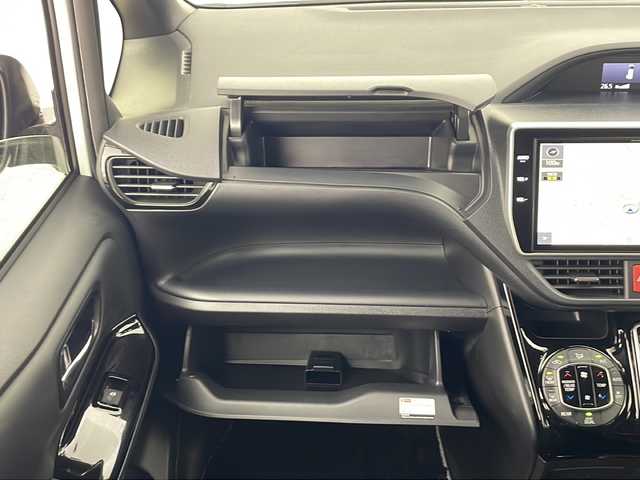 トヨタ ノア Si ダブルバイビー 秋田県 2019(平31)年 6.4万km ホワイトパールクリスタルシャイン 4WD/純正SDナビ　/フルセグTV/CD/DVD/Bluetooth/フリップダウンモニター　/両側パワースライドドア　/バックカメラ　/クルーズコントロール　/レーンキープアシスト/衝突被害軽減ブレーキ　/ビルトインＥＴＣ　/前後ドライブレコーダー/ＬＥＤヘッドライト　/フォグ/サンシェード/スペアキー/プッシュスタート/オートマチックハイビーム/寒冷地仕様