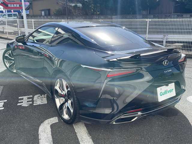 レクサス ＬＣ 500 Sパッケージ 埼玉県 2018(平30)年 1.9万km グラファイトブラックガラスフレーク TRDフロントスポイラー/TRDサイドスカート/TRDリヤディフューザー&リヤサイドスポイラー/TRDリヤスポイラー/TRDエアロダイナミクスミラーカバー/本革&アルカンターラハーフレザーシート/CFRPカーボンルーフ/CFRPスカッフプレート/Lexus SafetySystem+/　プリクラッシュセーフティ/　レーンキーピングアシスト/　オートマチックハイビームシステム/　レーダークルーズコントロール/　（全車速追従機能付き）/クリアランスソナー/ブラインドスポットモニタリング/マークレビンソン/純正10.3インチナビ/　DTV/CD/DVD/SDREC/　Bluetooth/USB/AUX/Miracast/バックカメラ/社外デジタルインナーミラー/社外ドライブレコーダー/前席パワーシート/前席シートヒーター&ベンチレーター/レクサスダイナミックハンドリングシステム/トルセンLSD/ヘッドアップディスプレイ/パドルシフト/3眼LEDヘッドライト/ステアリングヒーター/アクティブリヤウィング/ビルトインETC2.0/ランフラットタイヤ/スペアキー