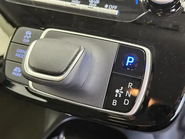 トヨタ アクア G 群馬県 2022(令4)年 3.3万km プラチナホワイトパールマイカ 純正DA（BT/USB/Miracast/フルセグ/ナビ)　全方位カメラ　セーフティーセンス　レーダークルーズ　ＢＳＭ　オートハイビーム　１００Ｖ電源　ビルトインＥＴＣ2.0　ＬＥＤヘッド　ＬＥＤフォグ　コーナーセンサー　禁煙車　スペアキー　プッシュスタート　スマートキー