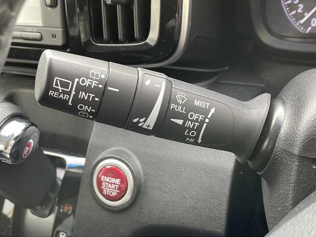 ホンダ Ｎ ＯＮＥ プレミアム ツアラー ローダウン 山形県 2015(平27)年 10.8万km プレミアムイエローパールⅡ シティブレーキアクティブシステム/純正ナビ(TV/AM/FM/BT/CD/DVD)/ワンセグTV(走行中視聴可)/パドルシフト/ビルトインETC/バックカメラ/クルーズコントロール/オートエアコン/オートライト/テールゲートスポイラー/ドアサイドモール/フロントベンチレーテッドディスクブレーキ/LEDサイドターンランプ/本革巻ステアリング/ステアリングスイッチ/横滑り防止装置/ヒルスタートアシスト/ターボエンジン/電動格納ミラー/純正フロアマット/純正ドアバイザー/純正AW/ABS