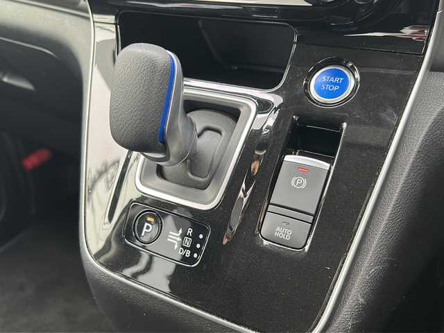 日産 セレナ e－パワー ハイウェイスター V 大阪府 2021(令3)年 3.5万km ダイヤモンドブラック ワンオーナー/ドライブレコーダー/純正ナビフルセグAM/FM/BT//バックモニター/エマージェンシーブレーキ/プロパイロット/インテリジェントFCW/インテリジェントLI/インテリジェントBS/RCTA/キャプテンシート/両面電動スライドドア/踏み間違い衝突防止アシスト/LEDヘッドランプ/パワーステアリング/LEDフォグランプ/ウインカーミラー/アダプティブLEDヘッドライトシステム/LEDリアコンビネーションランプ/セレナバックビューモニター/インテリジェントアラウンドビューモニター/インテリジェントルームミラー/本革三本スポークステアリング/サイドサンシェード/プッシュスタート/ブラインドスポットモニター/e-powerモードスイッチ/ウインカーミラー/PTC素子ヒーター（寒冷地仕様）/電動パーキングブレーキ/オートブレーキホールド/オートエアコン・リアクーラー/カーテンエアバッグ