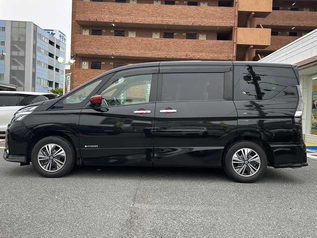 日産 セレナ e－パワー ハイウェイスター V 大阪府 2021(令3)年 3.5万km ダイヤモンドブラック ワンオーナー/ドライブレコーダー/純正ナビフルセグAM/FM/BT//バックモニター/エマージェンシーブレーキ/プロパイロット/インテリジェントFCW/インテリジェントLI/インテリジェントBS/RCTA/キャプテンシート/両面電動スライドドア/踏み間違い衝突防止アシスト/LEDヘッドランプ/パワーステアリング/LEDフォグランプ/ウインカーミラー/アダプティブLEDヘッドライトシステム/LEDリアコンビネーションランプ/セレナバックビューモニター/インテリジェントアラウンドビューモニター/インテリジェントルームミラー/本革三本スポークステアリング/サイドサンシェード/プッシュスタート/ブラインドスポットモニター/e-powerモードスイッチ/ウインカーミラー/PTC素子ヒーター（寒冷地仕様）/電動パーキングブレーキ/オートブレーキホールド/オートエアコン・リアクーラー/カーテンエアバッグ