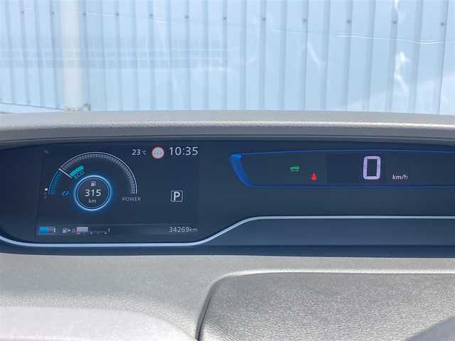 日産 セレナ e－パワー ハイウェイスター V 熊本県 2021(令3)年 3.5万km ダイヤモンドブラック ワンオーナー/保証書・取説あり/社外ＳＤナビ（MDV-S708L）/CD/DVD/BT/USB/SD/フルセグTV/バックカメラ/全周囲カメラ/両側電動スライドドア/エマージェンシーブレーキ/プロパイロット/車線逸脱警報/コーナーセンサー/速度標識認識/道路標識認識/ブラインドスポットモニター/PTC素子ヒーター（寒冷地仕様）/踏み間違い衝突防止アシスト/ビルトインETC/前後ドライブレコーダー/アダプティブLEDヘッドライト/LEDフォグランプ/インテリジェントルームミラー/サンシェード/e-powerモードスイッチ/電動パーキングブレーキ/オートブレーキホールド/プッシュスタート/インテリキー