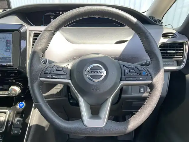 日産 セレナ e－パワー ハイウェイスター V 熊本県 2021(令3)年 3.5万km ダイヤモンドブラック ワンオーナー/保証書・取説あり/社外ＳＤナビ（MDV-S708L）/CD/DVD/BT/USB/SD/フルセグTV/バックカメラ/全周囲カメラ/両側電動スライドドア/エマージェンシーブレーキ/プロパイロット/車線逸脱警報/コーナーセンサー/速度標識認識/道路標識認識/ブラインドスポットモニター/PTC素子ヒーター（寒冷地仕様）/踏み間違い衝突防止アシスト/ビルトインETC/前後ドライブレコーダー/アダプティブLEDヘッドライト/LEDフォグランプ/インテリジェントルームミラー/サンシェード/e-powerモードスイッチ/電動パーキングブレーキ/オートブレーキホールド/プッシュスタート/インテリキー