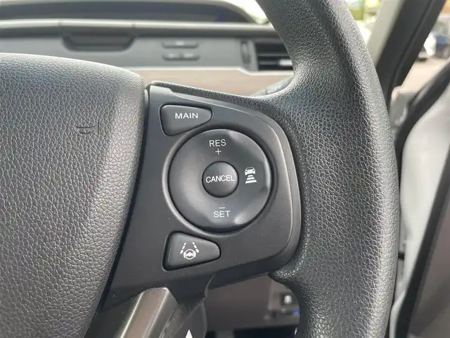 ホンダ フリード G 愛媛県 2023(令5)年 1.5万km プラチナホワイトパール 純正ナビ/AM/FM/CD/DVD/BT/バックカメラ　/両側電動ドア　/ホンダセンシング　/アダプティブクルーズコントロール　/車線逸脱防止装置/衝突被害軽減装置/ステアリングスイッチ　/D/N席シートヒーター　/電格ミラー/ヒートミラー　/ドラレコ　/ETC　/LEDヘッドライト/フロントワイパーデアイサー/現状サマー(鉄)(185/65/R15)