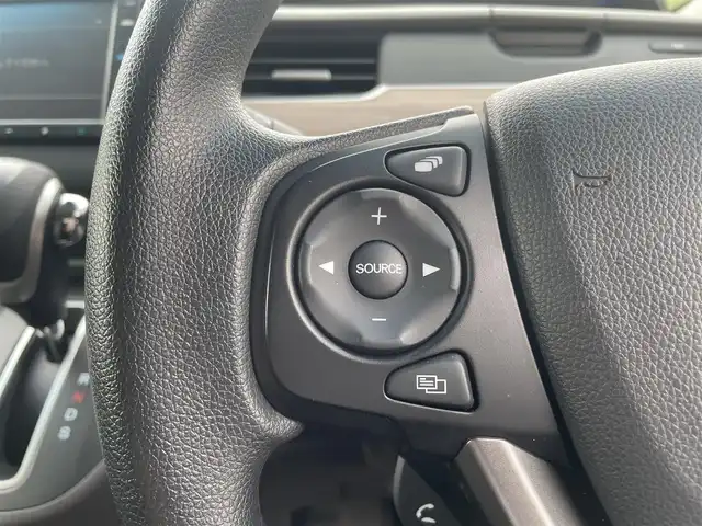 ホンダ フリード G 愛媛県 2023(令5)年 1.5万km プラチナホワイトパール 純正ナビ/AM/FM/CD/DVD/BT/バックカメラ　/両側電動ドア　/ホンダセンシング　/アダプティブクルーズコントロール　/車線逸脱防止装置/衝突被害軽減装置/ステアリングスイッチ　/D/N席シートヒーター　/電格ミラー/ヒートミラー　/ドラレコ　/ETC　/LEDヘッドライト/フロントワイパーデアイサー/現状サマー(鉄)(185/65/R15)