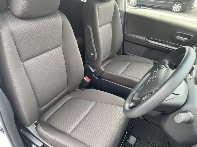 ホンダ フリード G 愛媛県 2023(令5)年 1.5万km プラチナホワイトパール 純正ナビ/AM/FM/CD/DVD/BT/バックカメラ　/両側電動ドア　/ホンダセンシング　/アダプティブクルーズコントロール　/車線逸脱防止装置/衝突被害軽減装置/ステアリングスイッチ　/D/N席シートヒーター　/電格ミラー/ヒートミラー　/ドラレコ　/ETC　/LEDヘッドライト/フロントワイパーデアイサー/現状サマー(鉄)(185/65/R15)