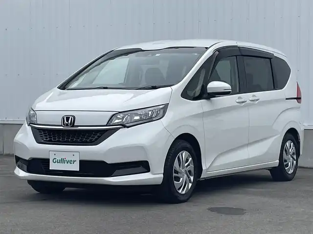 ホンダ フリード G 愛媛県 2023(令5)年 1.5万km プラチナホワイトパール 純正ナビ/AM/FM/CD/DVD/BT/バックカメラ　/両側電動ドア　/ホンダセンシング　/アダプティブクルーズコントロール　/車線逸脱防止装置/衝突被害軽減装置/ステアリングスイッチ　/D/N席シートヒーター　/電格ミラー/ヒートミラー　/ドラレコ　/ETC　/LEDヘッドライト/フロントワイパーデアイサー/現状サマー(鉄)(185/65/R15)