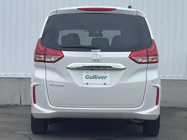 ホンダ フリード G 愛媛県 2023(令5)年 1.5万km プラチナホワイトパール 純正ナビ/AM/FM/CD/DVD/BT/バックカメラ　/両側電動ドア　/ホンダセンシング　/アダプティブクルーズコントロール　/車線逸脱防止装置/衝突被害軽減装置/ステアリングスイッチ　/D/N席シートヒーター　/電格ミラー/ヒートミラー　/ドラレコ　/ETC　/LEDヘッドライト/フロントワイパーデアイサー/現状サマー(鉄)(185/65/R15)