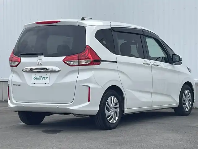 ホンダ フリード G 愛媛県 2023(令5)年 1.5万km プラチナホワイトパール 純正ナビ/AM/FM/CD/DVD/BT/バックカメラ　/両側電動ドア　/ホンダセンシング　/アダプティブクルーズコントロール　/車線逸脱防止装置/衝突被害軽減装置/ステアリングスイッチ　/D/N席シートヒーター　/電格ミラー/ヒートミラー　/ドラレコ　/ETC　/LEDヘッドライト/フロントワイパーデアイサー/現状サマー(鉄)(185/65/R15)