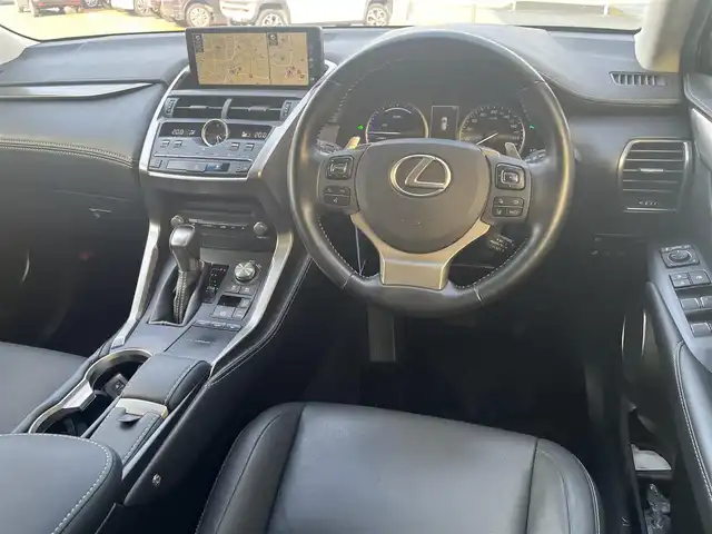 レクサス ＮＸ 300h Iパッケージ 三重県 2018(平30)年 8.2万km ソニッククォーツ ワンオーナー/セーフティシステムプラス/レーダークルーズ/角型3眼LEDヘッドランプ/パワーバックドア/L_texシート/シートヒーター/革巻ステアリング/ステアリングヒーター/18インチアルミホイール/SDナビゲーション/地デジTV/Blu-ray/DVD/CD/Bluetooth/バック・サイドカメラ