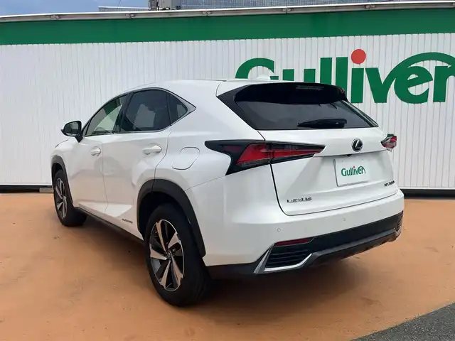 レクサス ＮＸ 300h Iパッケージ 三重県 2018(平30)年 8.2万km ソニッククォーツ ワンオーナー/セーフティシステムプラス/レーダークルーズ/角型3眼LEDヘッドランプ/パワーバックドア/L_texシート/シートヒーター/革巻ステアリング/ステアリングヒーター/18インチアルミホイール/SDナビゲーション/地デジTV/Blu-ray/DVD/CD/Bluetooth/バック・サイドカメラ