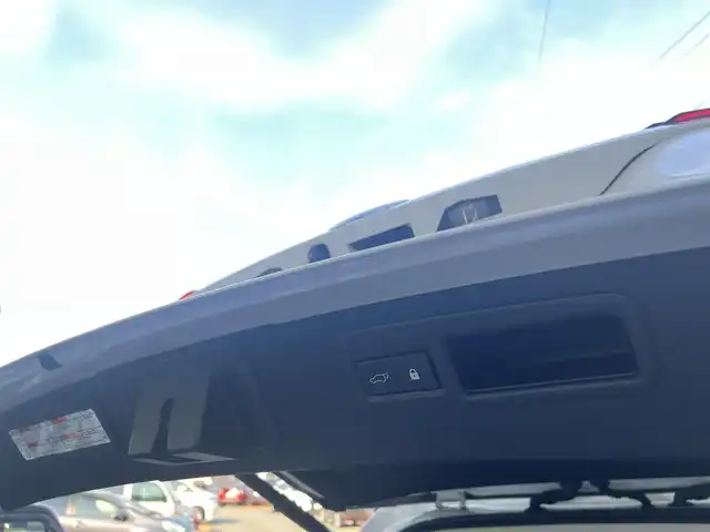 レクサス ＮＸ 300h Iパッケージ 三重県 2018(平30)年 8.2万km ソニッククォーツ ワンオーナー/セーフティシステムプラス/レーダークルーズ/角型3眼LEDヘッドランプ/パワーバックドア/L_texシート/シートヒーター/革巻ステアリング/ステアリングヒーター/18インチアルミホイール/SDナビゲーション/地デジTV/Blu-ray/DVD/CD/Bluetooth/バック・サイドカメラ