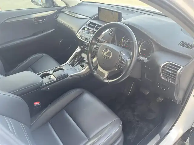レクサス ＮＸ 300h Iパッケージ 三重県 2018(平30)年 8.2万km ソニッククォーツ ワンオーナー/セーフティシステムプラス/レーダークルーズ/角型3眼LEDヘッドランプ/パワーバックドア/L_texシート/シートヒーター/革巻ステアリング/ステアリングヒーター/18インチアルミホイール/SDナビゲーション/地デジTV/Blu-ray/DVD/CD/Bluetooth/バック・サイドカメラ