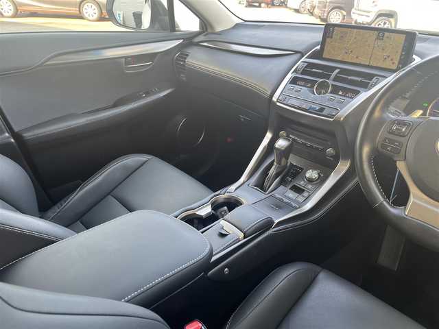 レクサス ＮＸ 300h Iパッケージ 三重県 2018(平30)年 8.2万km ソニッククォーツ ワンオーナー/セーフティシステムプラス/レーダークルーズ/角型3眼LEDヘッドランプ/パワーバックドア/L_texシート/シートヒーター/革巻ステアリング/ステアリングヒーター/18インチアルミホイール/SDナビゲーション/地デジTV/Blu-ray/DVD/CD/Bluetooth/バック・サイドカメラ