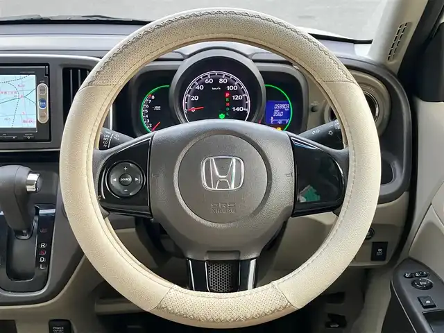 ホンダ Ｎ ＯＮＥ G Lパッケージ 静岡県 2013(平25)年 6万km プレミアムホワイトパール エンジンスタートボタン/パワーステアリング/パワーウィンドウ/アイドリングストップ/スマートキー/オートエアコン/ETC/純正メモリナビ（CD/DVD/BT/ワンセグ）/ベンチシート/バックカメラ/純正フロアマット/ABS/横滑り防止装置/盗難防止装置/オートライト/W＋サイドエアバック/カーテンエアバック
