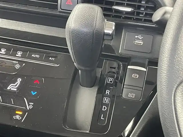 日産 ルークス HWS X プロパイロットED 埼玉県 2020(令2)年 1.4万km ホワイトパール 純正９型ナビ/・CD/DVD/フルセグ/Bluetooth/iPod/アラウンドビューモニター/オートプロパイロット/両側パワースライドドア/レーダークルーズコントロール/前方ドライブレコーダー/エマージェンシーブレーキ/ビルトインETC/LEDヘッドライト/純正15インチアルミホイール