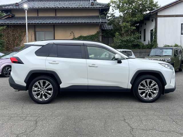 トヨタ ＲＡＶ４ G Zパッケージ 福井県 2021(令3)年 4.7万km ホワイトパールクリスタルシャイン 4WD/社外メモリナビゲーション/（CD/DVD/BT）/フルセグテレビ/バックカメラ/プリクラッシュセーフティ/アダプティグクルーズコントロール/レーンキープアシスト/純正19インチアルミホイール/ブラインドスポットモニター/パワーバックドア/黒革シート/パワーシート /（メモリ付き）/シートヒーター/LEDヘッドライト/フォグランプ/ETC/ルーフレール/ステアリングヒーター/オートリトラミラー/オートライト/クリアランスソナー /オートハイビーム/保証書/取扱説明書