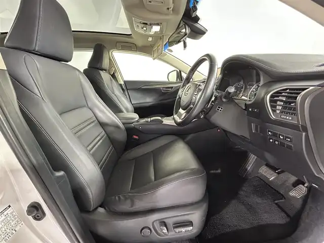 レクサス ＮＸ 300 Iパッケージ 佐賀県 2018(平30)年 4.2万km ソニッククォーツ ガラスルーフ/純正10インチナビ/CD/DVD/AM/FM/フルセグTV/USB/Bluetooth/レクサスセーフティシステム/全周囲カメラ/ワンオーナー/レーダークルーズコントロール/ブラインドスポットモニター/パワーバックドア /クリアランスソナー /前方ドライブレコーダー/パドルシフト/黒レザーシート/前席パワーシート/シートヒーター/ハンドルヒーター/ドアミラーヒーター/純正18インチアルミホイール/フロアマット/LEDライト/フォグライト /オートライト/オートハイビーム /スマートキー/スペアキー/100V充電/保証書/取扱説明書
