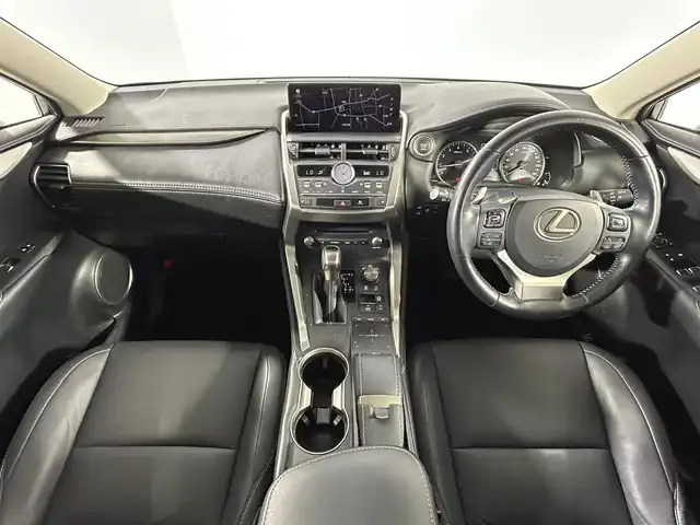 レクサス ＮＸ 300 Iパッケージ 佐賀県 2018(平30)年 4.2万km ソニッククォーツ ガラスルーフ/純正10インチナビ/CD/DVD/AM/FM/フルセグTV/USB/Bluetooth/レクサスセーフティシステム/全周囲カメラ/ワンオーナー/レーダークルーズコントロール/ブラインドスポットモニター/パワーバックドア /クリアランスソナー /前方ドライブレコーダー/パドルシフト/黒レザーシート/前席パワーシート/シートヒーター/ハンドルヒーター/ドアミラーヒーター/純正18インチアルミホイール/フロアマット/LEDライト/フォグライト /オートライト/オートハイビーム /スマートキー/スペアキー/100V充電/保証書/取扱説明書