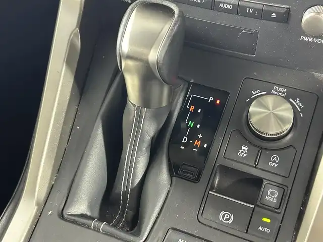 レクサス ＮＸ 300 Iパッケージ 佐賀県 2018(平30)年 4.2万km ソニッククォーツ ガラスルーフ/純正10インチナビ/CD/DVD/AM/FM/フルセグTV/USB/Bluetooth/レクサスセーフティシステム/全周囲カメラ/ワンオーナー/レーダークルーズコントロール/ブラインドスポットモニター/パワーバックドア /クリアランスソナー /前方ドライブレコーダー/パドルシフト/黒レザーシート/前席パワーシート/シートヒーター/ハンドルヒーター/ドアミラーヒーター/純正18インチアルミホイール/フロアマット/LEDライト/フォグライト /オートライト/オートハイビーム /スマートキー/スペアキー/100V充電/保証書/取扱説明書