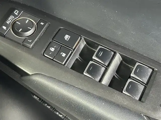 レクサス ＮＸ 300 Iパッケージ 佐賀県 2018(平30)年 4.2万km ソニッククォーツ ガラスルーフ/純正10インチナビ/CD/DVD/AM/FM/フルセグTV/USB/Bluetooth/レクサスセーフティシステム/全周囲カメラ/ワンオーナー/レーダークルーズコントロール/ブラインドスポットモニター/パワーバックドア /クリアランスソナー /前方ドライブレコーダー/パドルシフト/黒レザーシート/前席パワーシート/シートヒーター/ハンドルヒーター/ドアミラーヒーター/純正18インチアルミホイール/フロアマット/LEDライト/フォグライト /オートライト/オートハイビーム /スマートキー/スペアキー/100V充電/保証書/取扱説明書