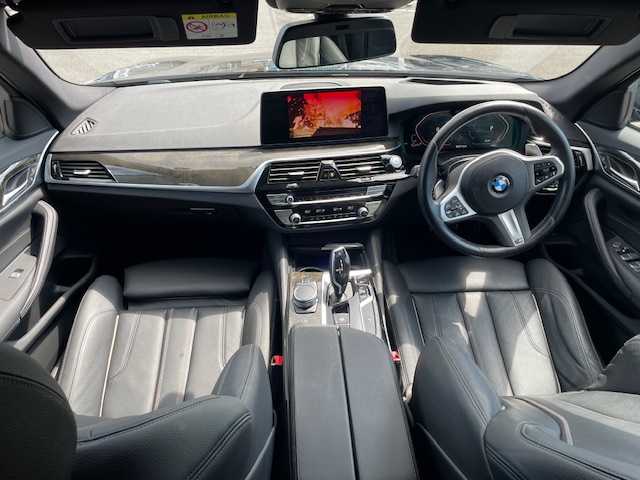 ＢＭＷ ５２３ｄ xDrive Mスポーツ 青森県 2022(令4)年 6.2万km サファイアブラックP 黒革シート/４WD/ＡＣＣ/ヘッドアップディスプレイ/バーチャルコックピット/純正ナビ/フルセグＴＶ・Bluetooth・USB/ＡｐｐｌｅＣａｒＰｌａｙ・androidauto/バックカメラ/シートヒーター/前席パワーシート/シートメモリー/レーンキープ/パーキングアシスト/オートホールド/パドルシフト/パワーバックドア/アイドリングストップ/Cタイプコネクタ/前後ドライブレコーダー/純正19インチＡＷ/LEDヘッドライト/ETC/保証書・取説・記録簿スペアキー×１