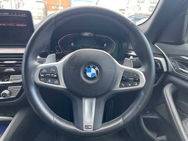 ＢＭＷ ５２３ｄ xDrive Mスポーツ 青森県 2022(令4)年 6.2万km サファイアブラックP 黒革シート/４WD/ＡＣＣ/ヘッドアップディスプレイ/バーチャルコックピット/純正ナビ/フルセグＴＶ・Bluetooth・USB/ＡｐｐｌｅＣａｒＰｌａｙ・androidauto/バックカメラ/シートヒーター/前席パワーシート/シートメモリー/レーンキープ/パーキングアシスト/オートホールド/パドルシフト/パワーバックドア/アイドリングストップ/Cタイプコネクタ/前後ドライブレコーダー/純正19インチＡＷ/LEDヘッドライト/ETC/保証書・取説・記録簿スペアキー×１