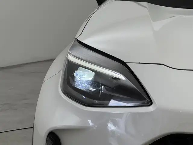 トヨタ ヤリスクロス ハイブリッド Z 福岡県 2022(令4)年 2.2万km ホワイトパールクリスタルシャイン 純正ＤＡナビ　/全方位カメラ　/ビルトインＥＴＣ　/レーダークルコン　/コーナーセンサー　/衝突被害軽減ブレーキ　/レーンキープ　/ＢＳＭ　/ＰＫＳＢ　/パーキングアシスト　/ハーフレザー　/シートヒーター　/ステアリングヒーター/ＬＥＤヘッドライト