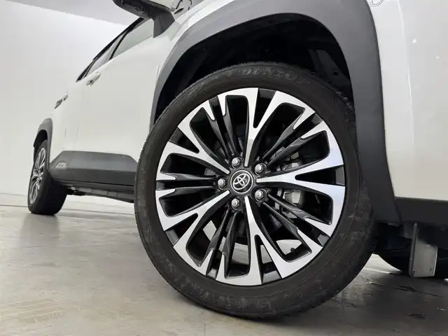 トヨタ ヤリスクロス ハイブリッド Z 福岡県 2022(令4)年 2.2万km ホワイトパールクリスタルシャイン 純正ＤＡナビ　/全方位カメラ　/ビルトインＥＴＣ　/レーダークルコン　/コーナーセンサー　/衝突被害軽減ブレーキ　/レーンキープ　/ＢＳＭ　/ＰＫＳＢ　/パーキングアシスト　/ハーフレザー　/シートヒーター　/ステアリングヒーター/ＬＥＤヘッドライト